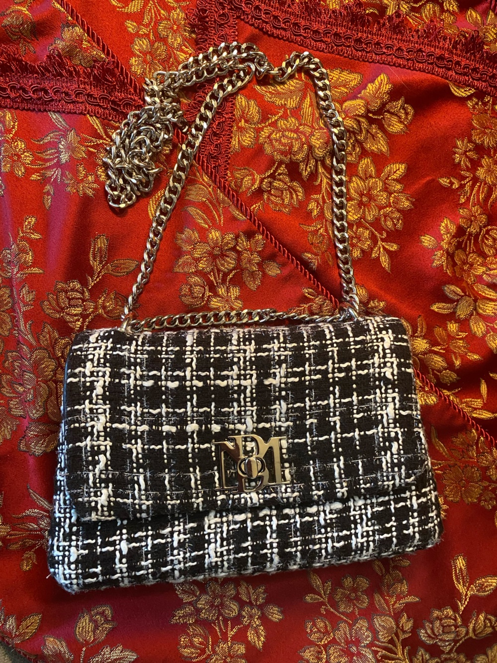 Badgley Mischka Black and White Tweed Shoulder or Crossbody Chain Purse EUC